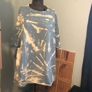 Bleach dyed XL T-shirt